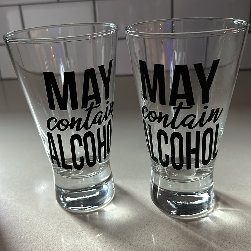 Great gift! New “International Bar Flies” Cocktail Glasses 2-Piece Set